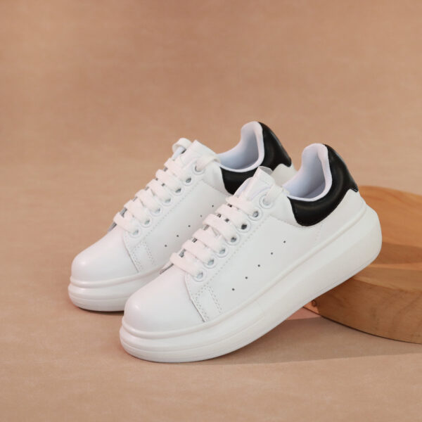 Fashion White Platform Sneakers – Stylish Thick Sole Casual Shoes with Black Accent Detailing