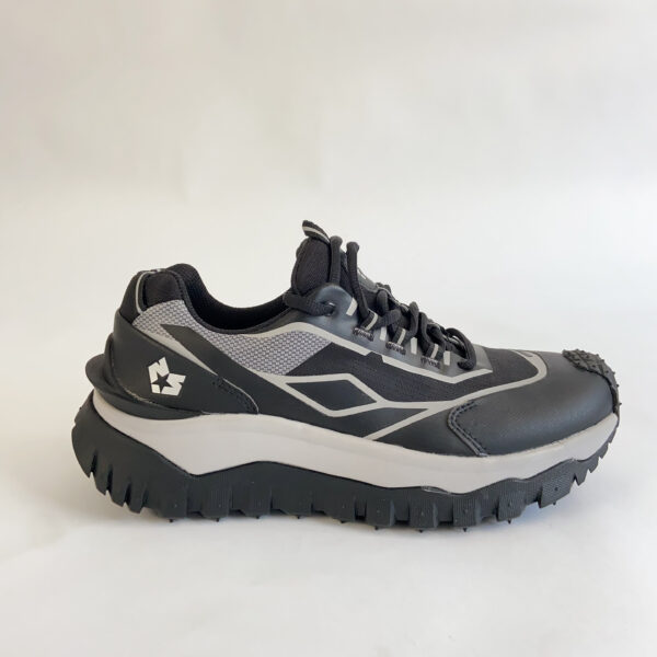 Black Outdoor Athletic Shoes – Durable Traction Sole, Mesh Accent Design & Stylish Grey-White Detailing