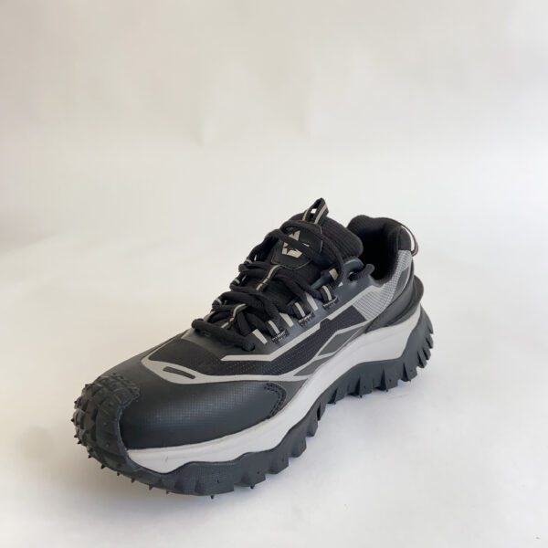 Black Outdoor Athletic Shoes – Durable Traction Sole, Mesh Accent Design & Stylish Grey-White Detailing - Image 5