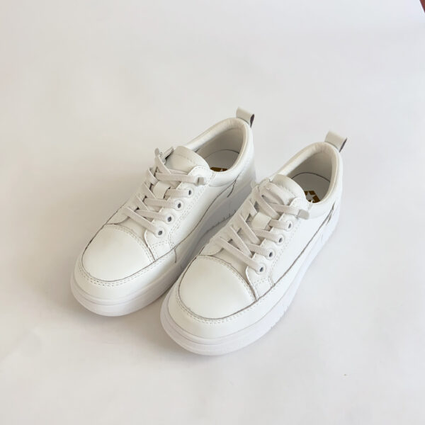 White Platform Casual Sneakers – Stylish Thick Sole Lace-Up Shoes for Daily Fashion & Comfort