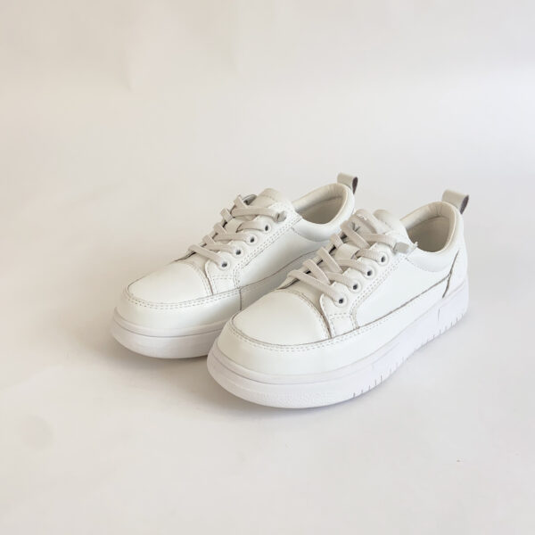 White Platform Casual Sneakers – Stylish Thick Sole Lace-Up Shoes for Daily Fashion & Comfort - Image 2